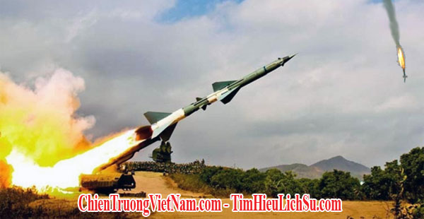 Tên lửa SAM-2 Việt Nam bắn hạ pháo đài bay B-52 trong chiến tranh Việt Nam  - SAM-2 missile vs B-52 bomber in Vietnam war