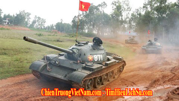 Xe tăng T-54 của Quân Giải Phóng trong trận Tân Cảnh - Đắk Tô trong Mùa Hè Đỏ Lửa 1972 trong chiến tranh Việt Nam - PAVN T-54 tanks in battle of Tan Canh - Dakto in Easter Offensive 1972 in Vietnam war