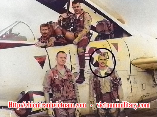 Hồi ký Nghị sĩ John McCain bị bắn rơi ở Việt Nam - John McCain shot down in Ha Noi memoir