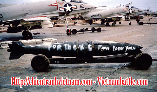 Mỹ cắt viện trợ đã ảnh hưởng thế nào đến Việt Nam Cộng Hòa ? . Máy bay A-4 Skyhawak ở căn cứ Chu Lai năm 1969