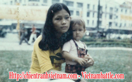 Hy vọng mong manh để cô Đẹp tìm con thất lạc 44 năm trước theo chương trình Babylift : Hình ảnh cô Đẹp và con gái Nguyễn Thị Phương Mai trong lần đi chơi cuối cùng