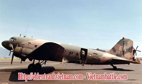 Máy bay AC-47 Puff Spooky thuộc Phi Đội Tác Chiến số 4 ở sân bay Tân Sơn Nhất - this AC-47 Spooky belonged the 4th Special Operations Squadron at Tan Son Nhat Air Base
