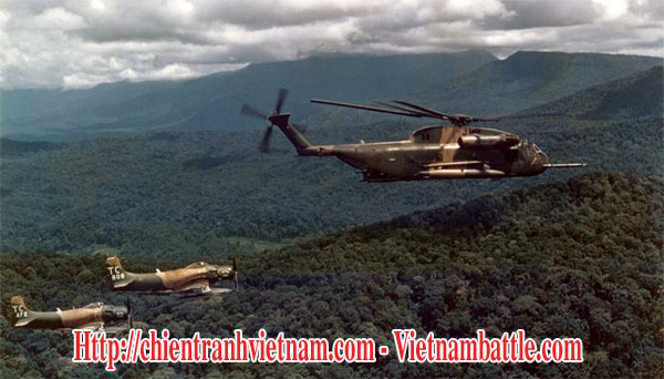 Chiếc HC-35C được sự hộ tống của 2 chiếc A-1 Skyraider trong chiến dịch giải cứu phi công Mỹ Bat 21 Bravo trong chiến tranh Việt Nam - The HH-35C escorted by 2 A-1 Skyraiders in Rescue of Bat 21 Bravo in Vietnam war