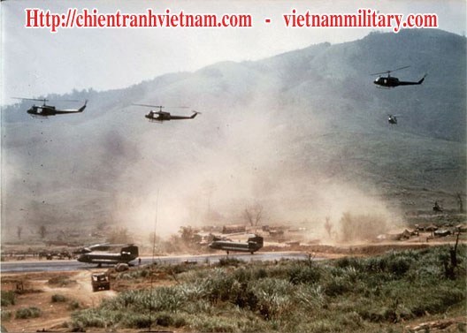 Các trực thăng Mỹ đang tiếp tế với chiến thuật Đàn Ngỗng trong trận đánh Khe Sanh trong chiến tranh Việt Nam - Helicopters with Super Gaggle technique in Battle of Khe Sanh - Siege of Khe Sanh 1968 in Vietnam war