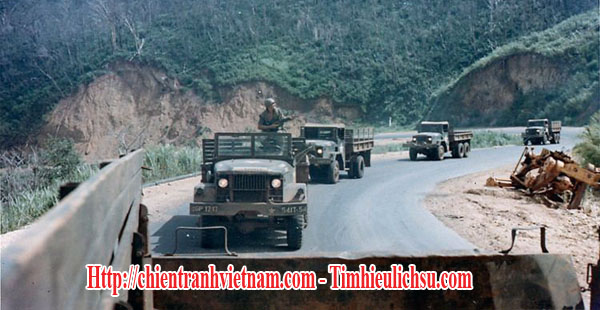 Binh sĩ Mỹ trên đèo Mang Yang đường 19 trước trận Đèo An Khê năm 1972 trên đường 19 trong chiến tranh Việt Nam - Us soldiers on Mang Yang pass, route 19 before battle of An Khe pass on route 19 in Vietnam war