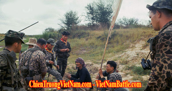 Lực lượng Dân Sự Chiến Đấu người Thượng ở trại Ngok Tavak trước trận Khâm Đức - CIDG soldiers at Ngok Tavak base in the battle of Kham Duc in Vietnam war