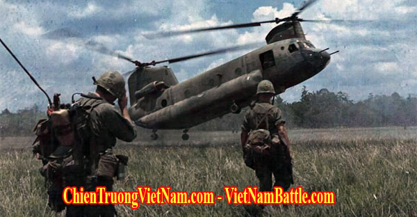 Binh sĩ đại đội C / tiểu đoàn 2 / trung đoàn 16 / sư đoàn 1 đổ bộ bằng trực thăng Chinook trong Trận Cẩm Mỹ trong chiến dịch Abilene 1966 trong chiến tranh Việt Nam - C company, 2nd battalion, 16th regiment, 1st infantry division with CH47 Chinook in Battle of xa Cam My in operation Abilene 1966 in Vietnam war