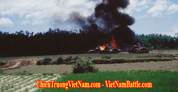 Xe tăng quân Mỹ đang tấn công trong trận Vạn Tường - Cuộc hành quân Ánh Sáng Sao trong chiến tranh Việt Nam - US tanks in Operation Starlite in Vietnam war