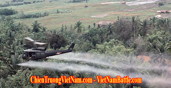 Trực thăng phun chất độc da cam Dioxin trong chiến tranh Việt Nam - Heliopter sprays Agent Orange in Vietnam war