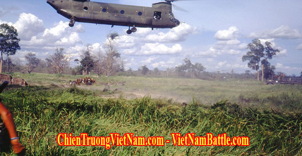 Trực thăng Chinook tiếp tế trong trận Prek Klok 1 năm 1967 trong chiến tranh Việt Nam - Battle of Prek Klok I 1967 in Vietnam war