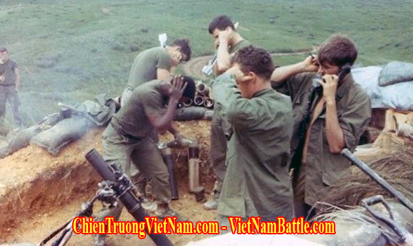 Súng cối của lính Mỹ bắn yểm trợ trong trận Prek Klok 2 năm 1967 trong chiến tranh Việt Nam - Battle of Prek Klok II 1967 in Vietnam war