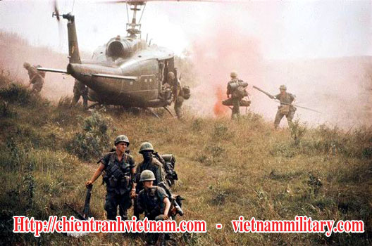 Chiến thuật Đàn Ngỗng tiếp tế cho các đồi tiền đồn Khe Sanh trong chiến tranh Việt Nam - Super Gaggle Technique resupplied to besieged outpost in Khe Sanh battle in Viet Nam war