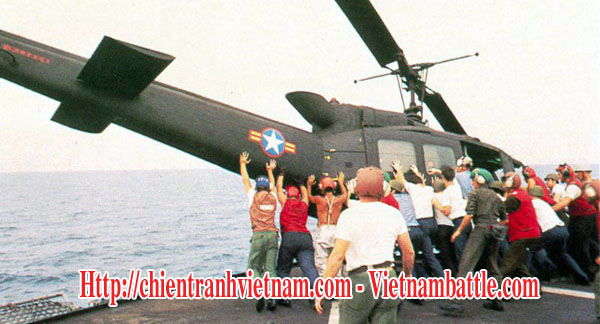 Báo cáo của Mỹ ngày Dương Văn Minh nhậm chức cuối tháng 4 năm 1975 - lính Mỹ đẩy bỏ trực thăng Huey của không quân VNCH khỏi tàu sân bay USS Midway để dành chổ cho máy bay khác đáp xuống trong đợt di tản Gió Thuận Chiều - South Vietnamese UH-1H being pushed overboard to make room for a Cessna O-1 landing. Operation Frequent Wind, the final operation in Saigon, began April 29, 1975.