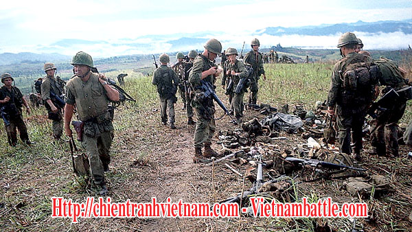 Trận đánh Khe Sanh năm 1968 : Lính Mỹ trên đồi 861 ngày 29 tháng 4 năm 1967 trong chiến tranh Việt Nam - Battle of Khe Sanh 1968 : US Marines on Hill 861, South Vietnam on 29 Apr 1967