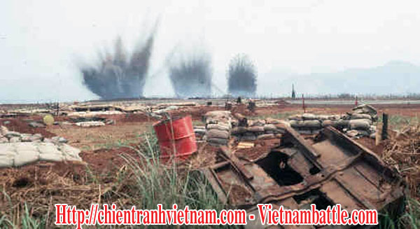 Máy bay Mỹ ném bom yểm trợ phía Tây căn cứ Khe Sanh trong trận đánh Khe Sanh năm 1968 trong chiến tranh Việt Nam - Airforce cunducted bomb airstrike in battle of Khe Sanh 1968 in Vietnam war