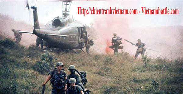 Quân Mỹ đổ bộ và tấn công bằng trực thăng Huey trong chiến tranh Việt Nam - - US airlift and attack North Vietnamese forces NVA by Huey helicopter in Vietnam war