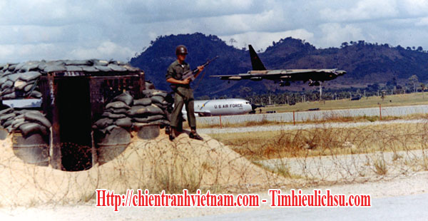 Các căn cứ máy bay B52 ở Thái Lan trong chiến tranh Việt Nam : Máy bay B-52 đang hạ cánh ở sân bay U-Tapao - B-52 Stratofortress was landing on the U-Tapao Air base in Thailand
