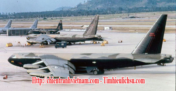 Đặc công Việt Nam tấn công căn cứ không quân máy bay B-52 ở Thái Lan : Máy bay B-52 ở căn cứ không quân U-Tapao - Vietnamese Sapper attack on Thailand Air Base : B-52 bombers at U-Tapao airbase