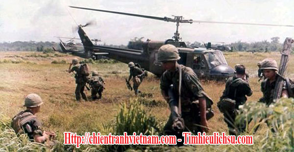 Lính Mỹ đổ bộ bằng trực thăng trong chiến Dịch Junction City đánh vào vùng Chiến Khu C trong chiến tranh Việt Nam - Us soldiers in Operation Junction City at War Zone C in Vietnam war
