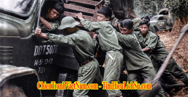 Xe tải quân Giải Phóng bị vướng sình lầy và cuộc chiến săn xe tải trên đường mòn Hồ Chí Minh trong chiến tranh Việt Nam - Trucks hunting on Ho Chi Minh trail in Vietnam war