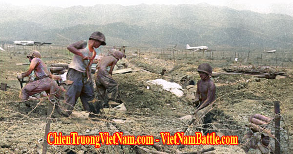 Không Quân trong trận Điện Biên Phủ 1954 và trận Khe Sanh 1968 trong chiến tranh Việt Nam : Quân Pháp đang đào chiến hào ở căn cứ Điện Biên Phủ - Air power in battle of Dien Bien Phu and Khe Sanh in Vietnam war
