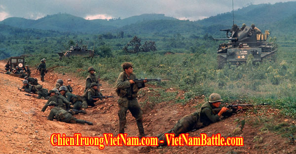 Quân Mỹ đang phòng thủ một ngọn đồi trong trận Khe Sanh 1968 trong chiến tranh Việt Nam - Us soldiers in Battle of Khe Sanh - Siege of Khe Sanh 1968 in Vietnam war