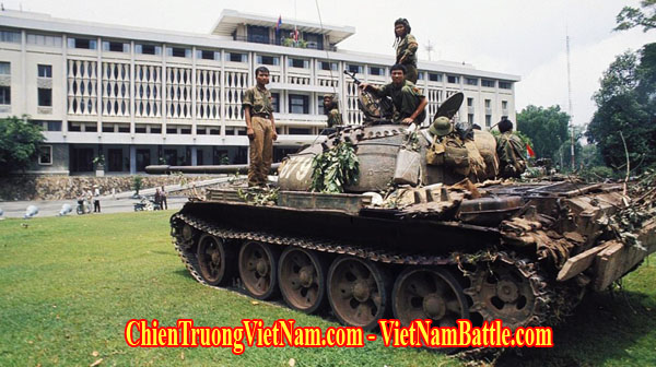  Xe tăng Bắc Việt tấn công dinh Độc Lập ngày Sài Gòn sụp đổ ngày 30 tháng 4 năm 1975 sau khi Mỹ bỏ rơi VNCH - North Vietnamese tank attacked Indepence palace on April 30th, 1975 after US abandoned ARVN