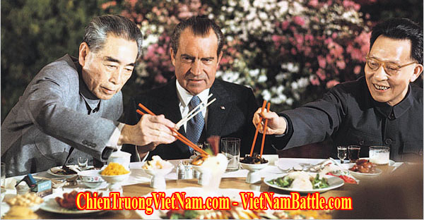 Những ngày cuối cùng của chiến tranh Việt Nam và bí mật sự can thiệp của Trung Quốc : Bữa tiệc Chu Ân Lai thết đãi tổng thống Mỹ Nixon năm 1972 - Nixon and Zhou Enlai at the party in China 1972