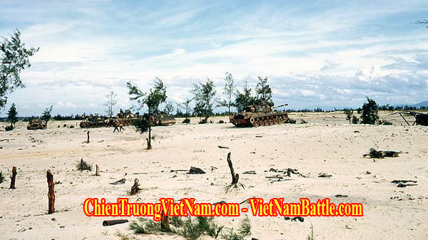 Dãy phố buồn thiu trong chiến tranh Việt Nam : Thủy Quân Lục Chiến VNCH ở Quảng Trị - Street without joy in Vietnam war : ARVN marine at Quang Tri beach
