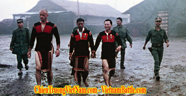 Đại uý Vernon Gillespie thuộc Lực lượng đặc biệt Mỹ và già làng Y Jhon trong chiến tranh Việt Nam - US captain Vernon Gillespie - Special Force Group in Viet Nam war - P6
